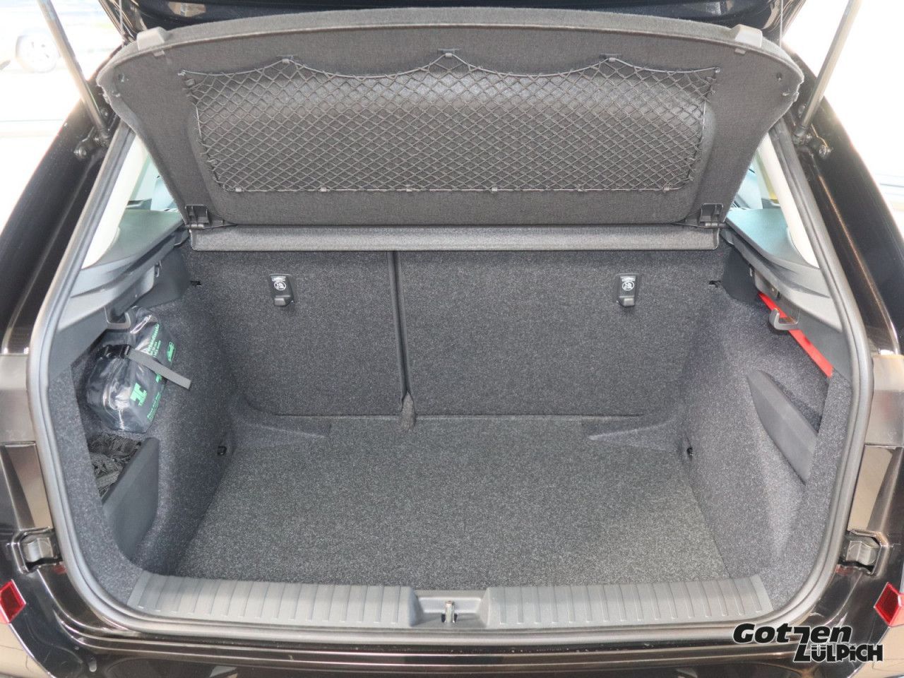 Fahrzeugabbildung SKODA Kamiq Selection 1.5 TSI LED DSG Keyless-Entry