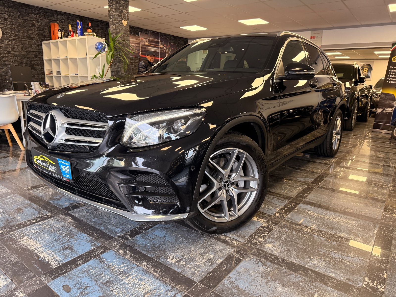 MERCEDES-BENZ GLC 250 4Matic/AMG Line/LED Schein/Navi/Alu