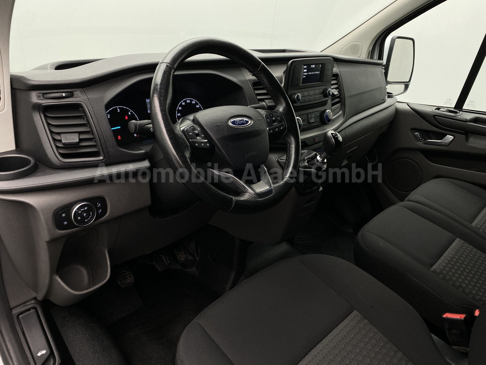 Fahrzeugabbildung Ford Transit Custom 340 L2 *9-Sitzer* AHK 2,4t 0963