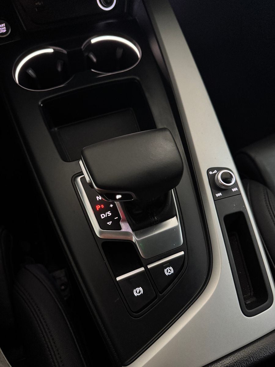 Fahrzeugabbildung Audi A5 SP S-TRONIC SONDERLACKIERUNG S-LINE MEGA VOLL