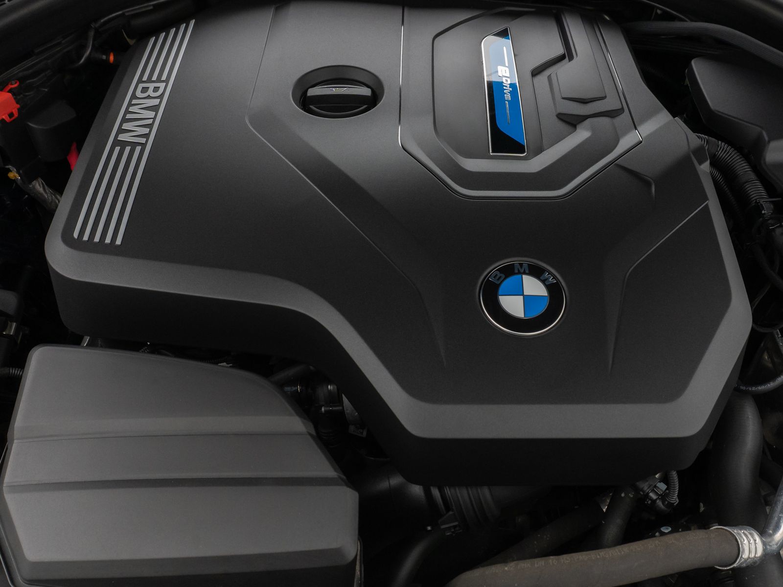 Fahrzeugabbildung BMW 330e xD SportLine Pano Kamera Laser HUD DAB HiFi
