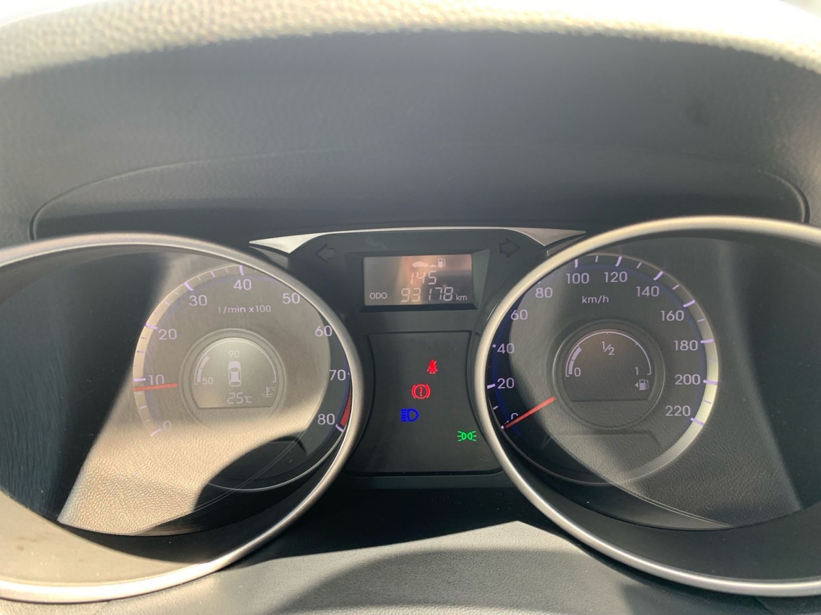 Fahrzeugabbildung Hyundai ix35 1.6 GDI 8-Fach Bereift Teilleder EXPORT