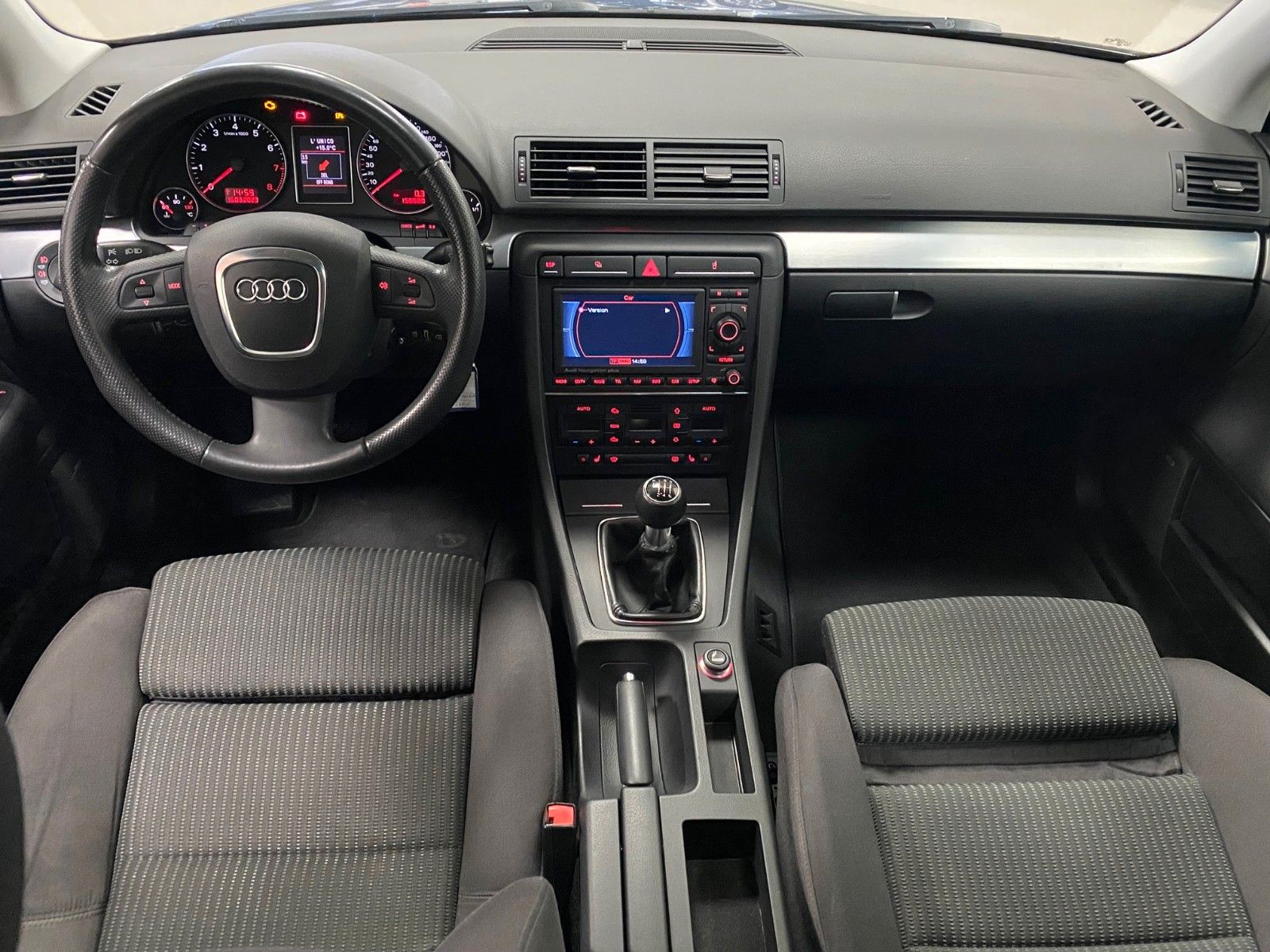 Fahrzeugabbildung Audi A4 2.0 TFSI Avant+NAVI+XENON+CHECKHEFT+1.HAND+BC