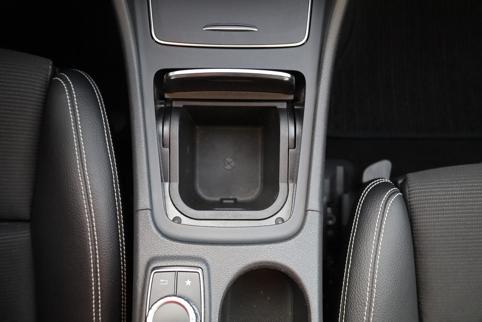 Mercedes-Benz GLA 200 Urban Aut. AHK LED 360° Navi Panorama