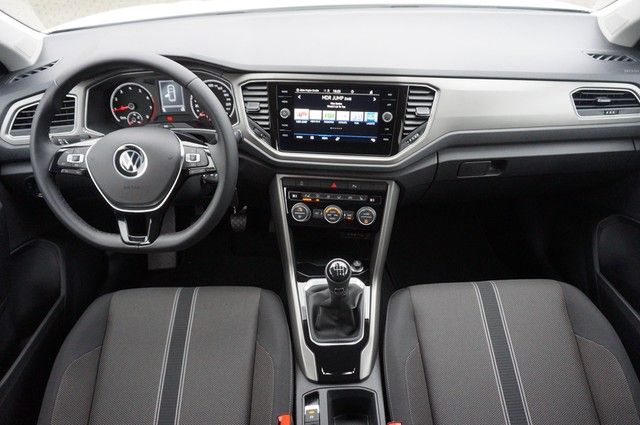 Fahrzeugabbildung Volkswagen T-Roc TSI Style LED AHK Navi ACC RFK SH LM