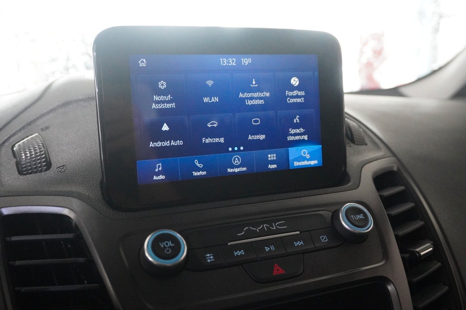 Fahrzeugabbildung Ford Tourneo Connect 1.5D TREND 5-SITZ NAVI/KAMERA