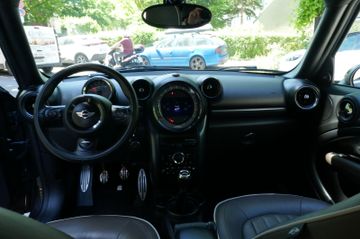 Fahrzeugabbildung MINI JOHN_COOPER_WORKS Countryman  Pano / 4x4