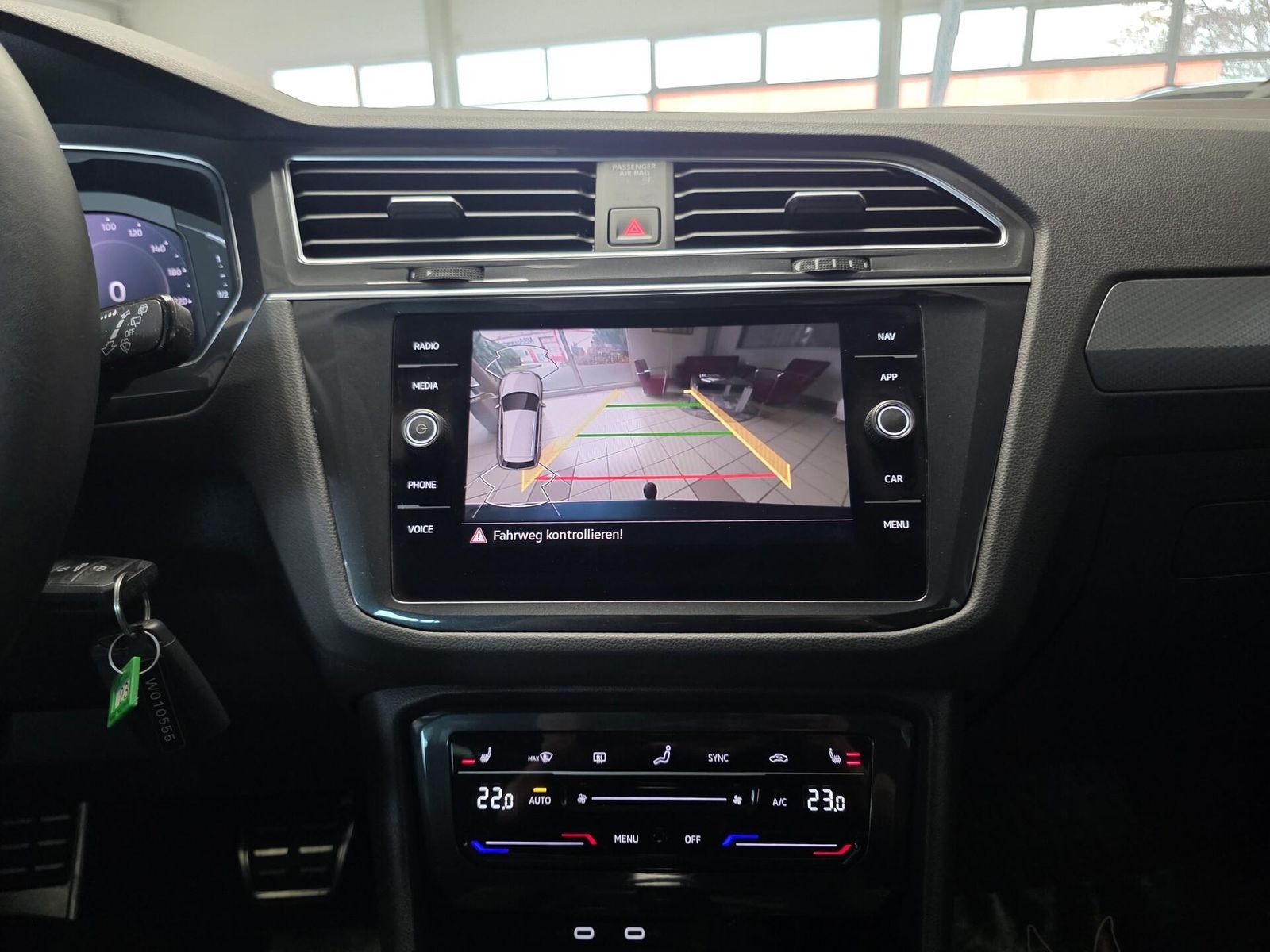 Fahrzeugabbildung Volkswagen Tiguan 1.5 DSG /Virtual/LED/Navi/Spur/FsHz/Ahk