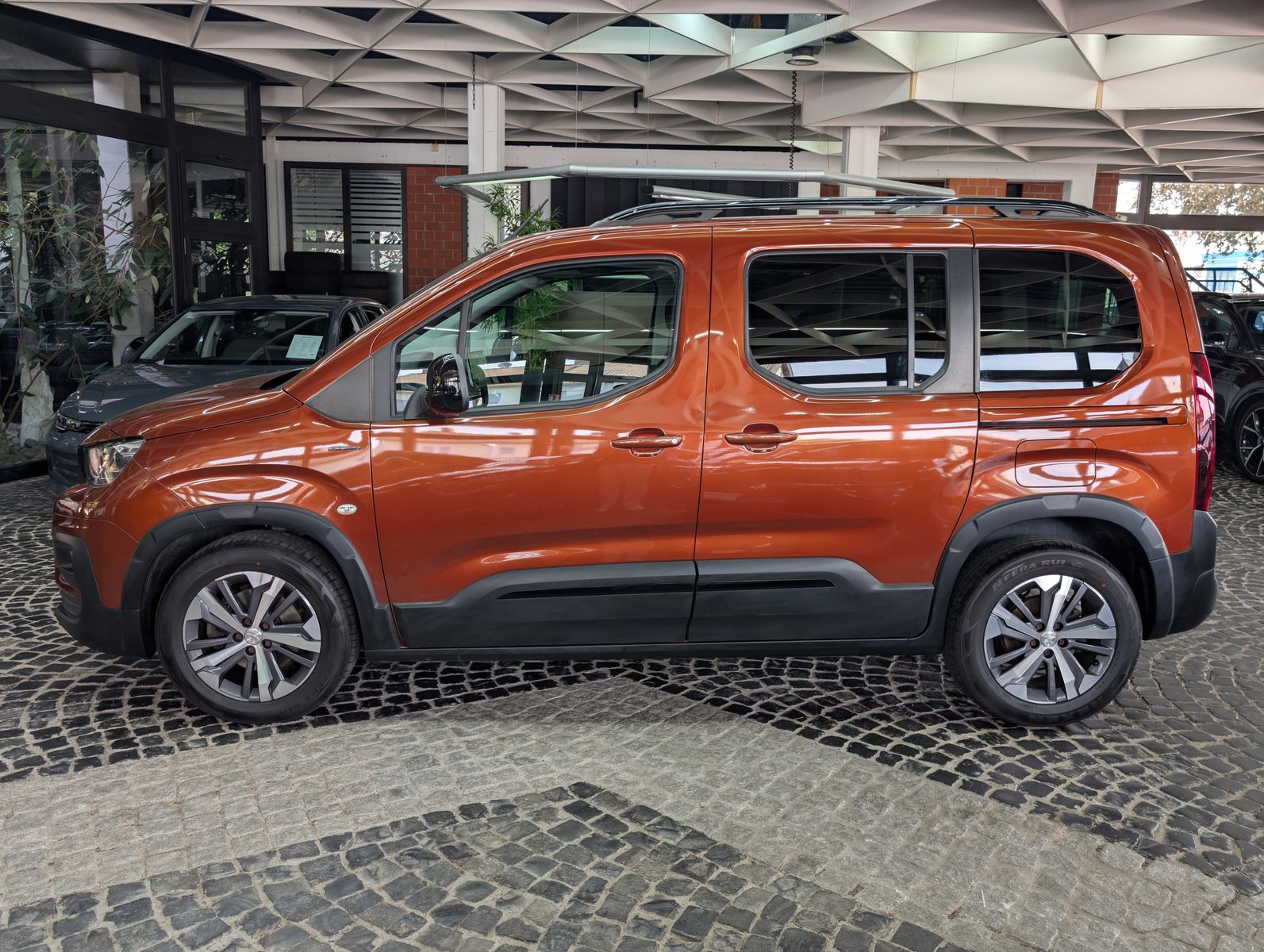 Fahrzeugabbildung Peugeot Rifter GT N1 L1 PANO XENON APP TEMP KAM ALU 17"
