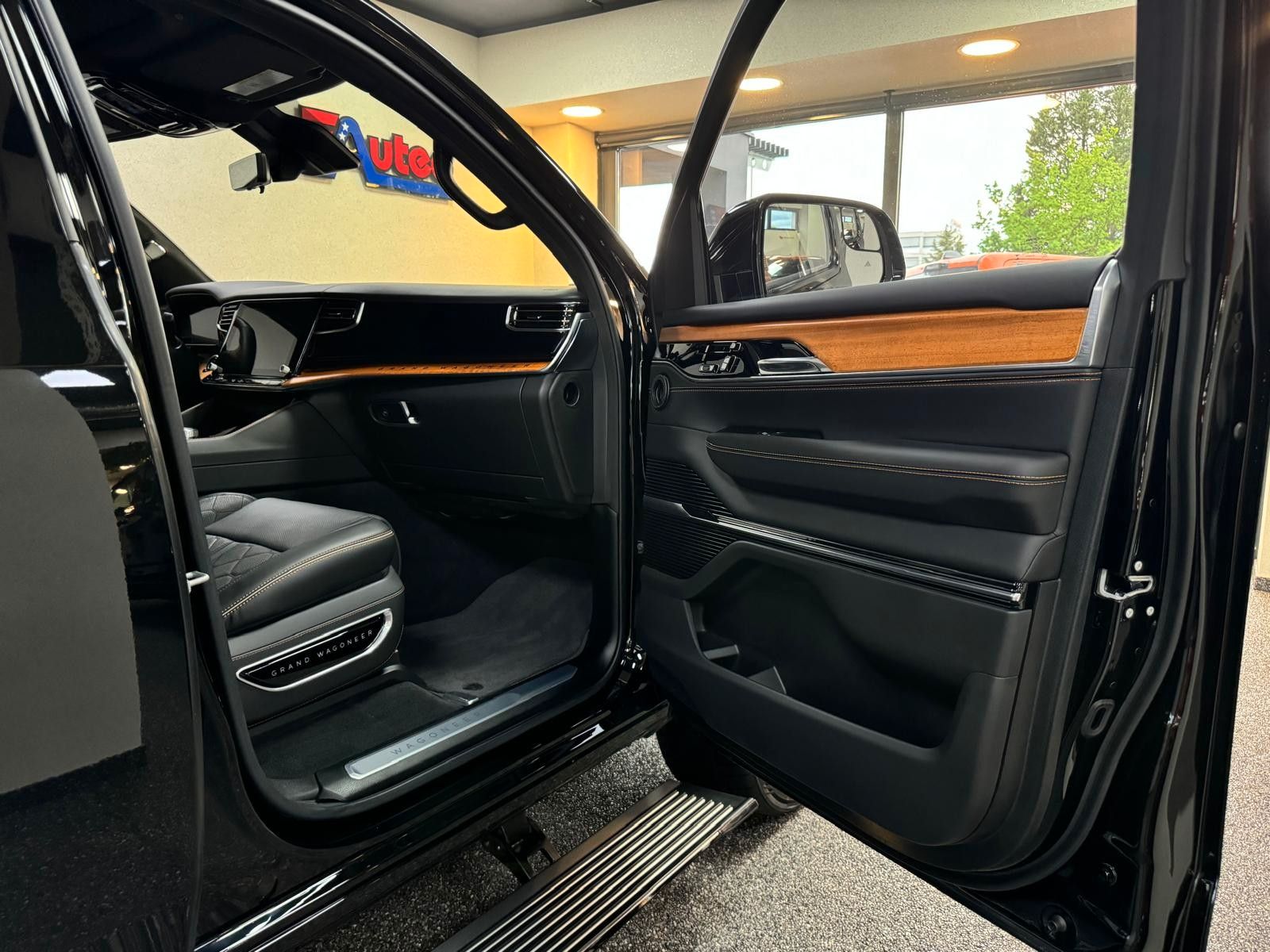 Fahrzeugabbildung Jeep GRAND WAGONEER SER. III BLACK LINE-24"6.4L V-8 .