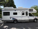 Ford Winnebago Minnie Winnie 26 auf Ford E350 Chassis - Ford F350