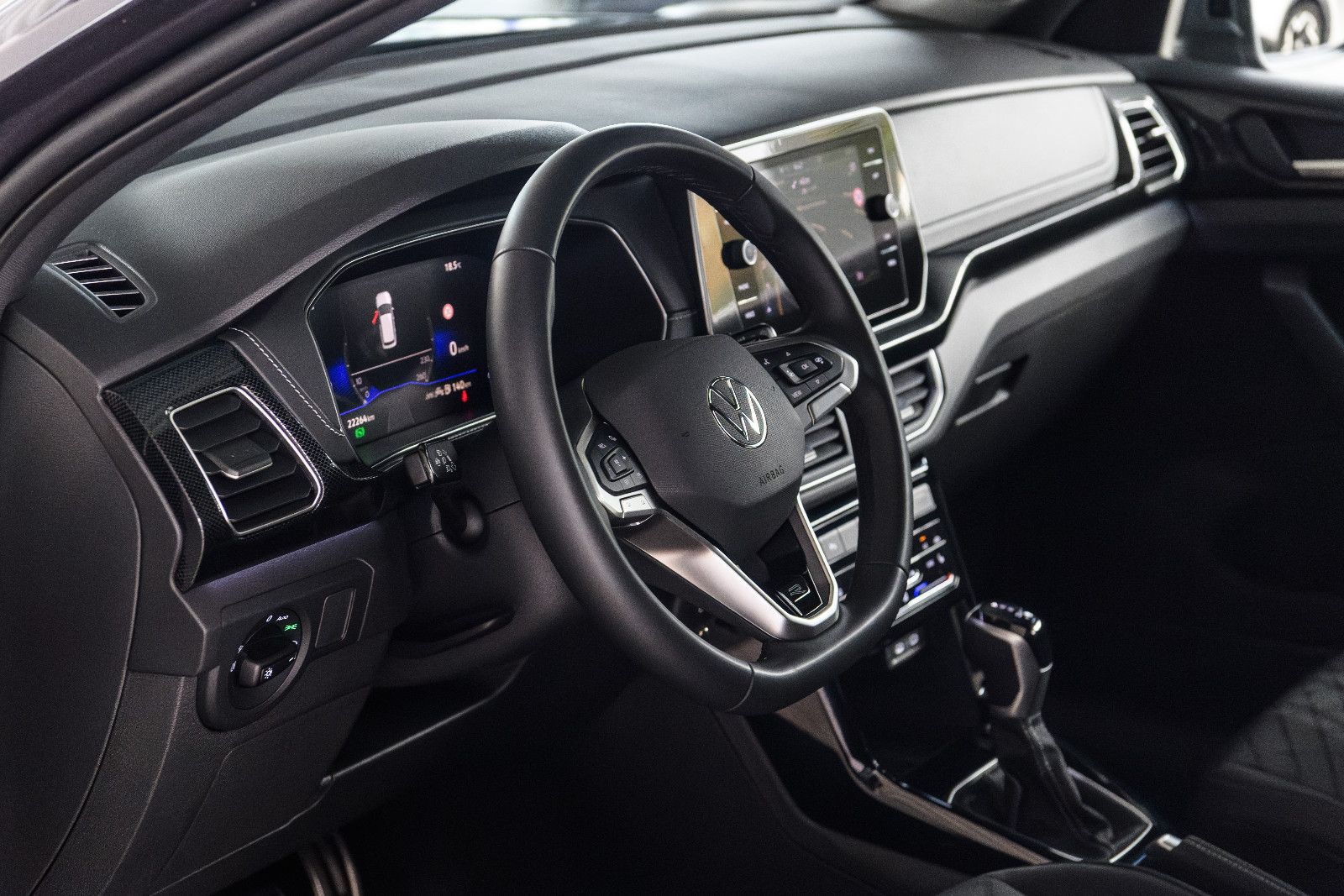 Fahrzeugabbildung Volkswagen T-Cross R-Line 1.5 TSI DSG IQ-LED+AHK+NAV+ACC