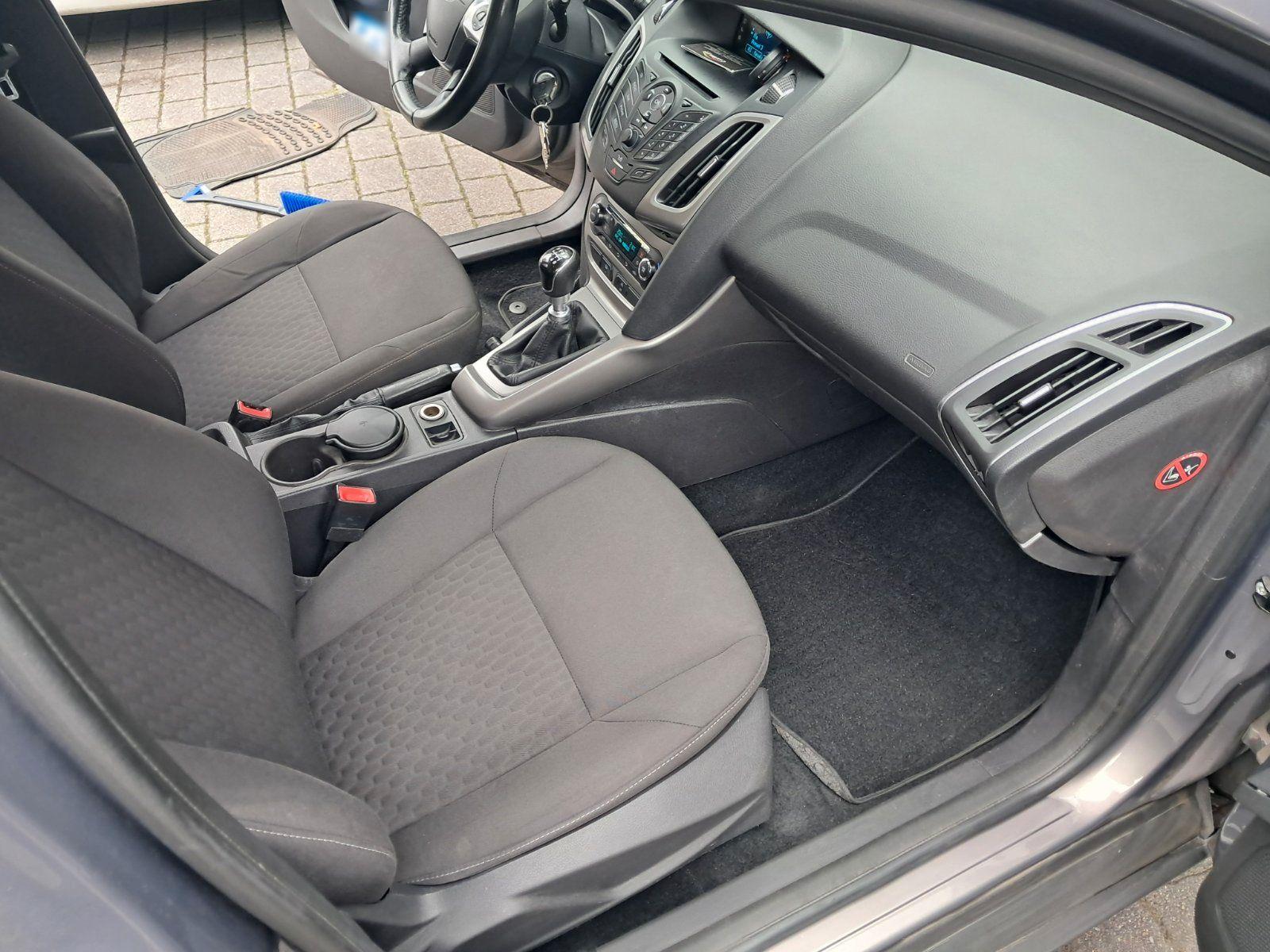 Ford Focus 2014 — photo 8