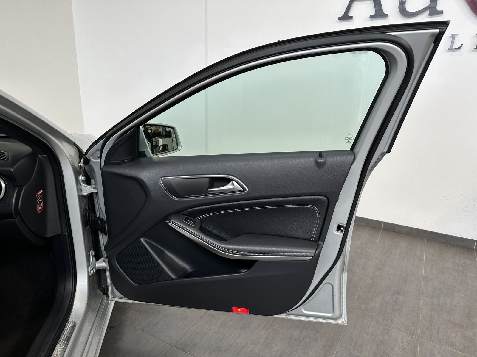 Fahrzeugabbildung Mercedes-Benz A 200 CDI Urban DCT NAV+XEN+SHZ+PANO+TEMPOMAT