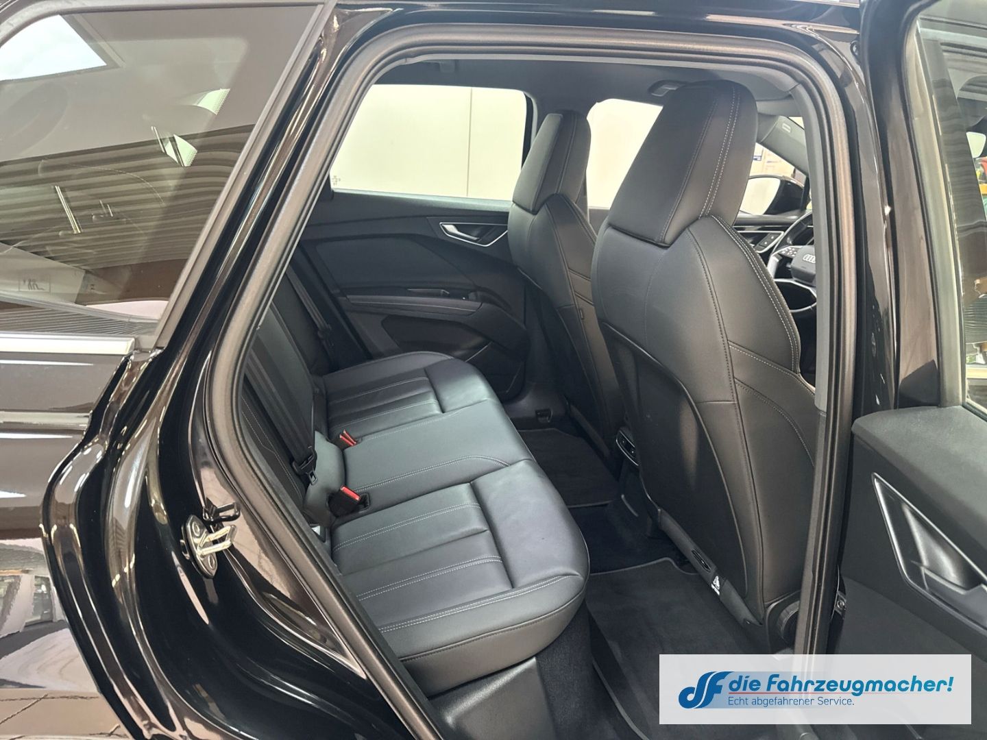 Fahrzeugabbildung Audi Q4 e-tron 45 quattro Sportpaket Navi Leder Digit