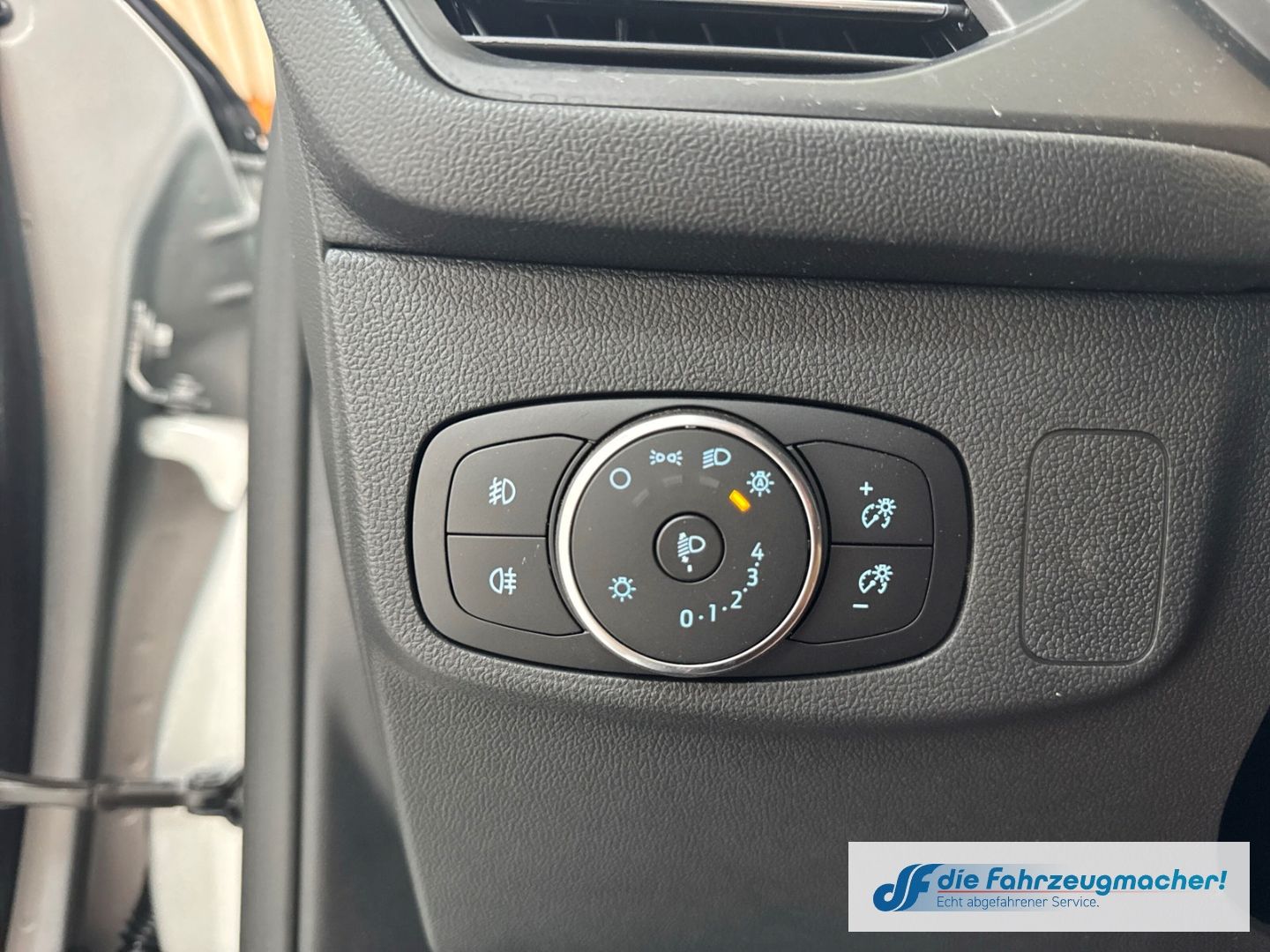 Fahrzeugabbildung Ford Focus ST-Line Navi LED ACC Apple CarPlay Android