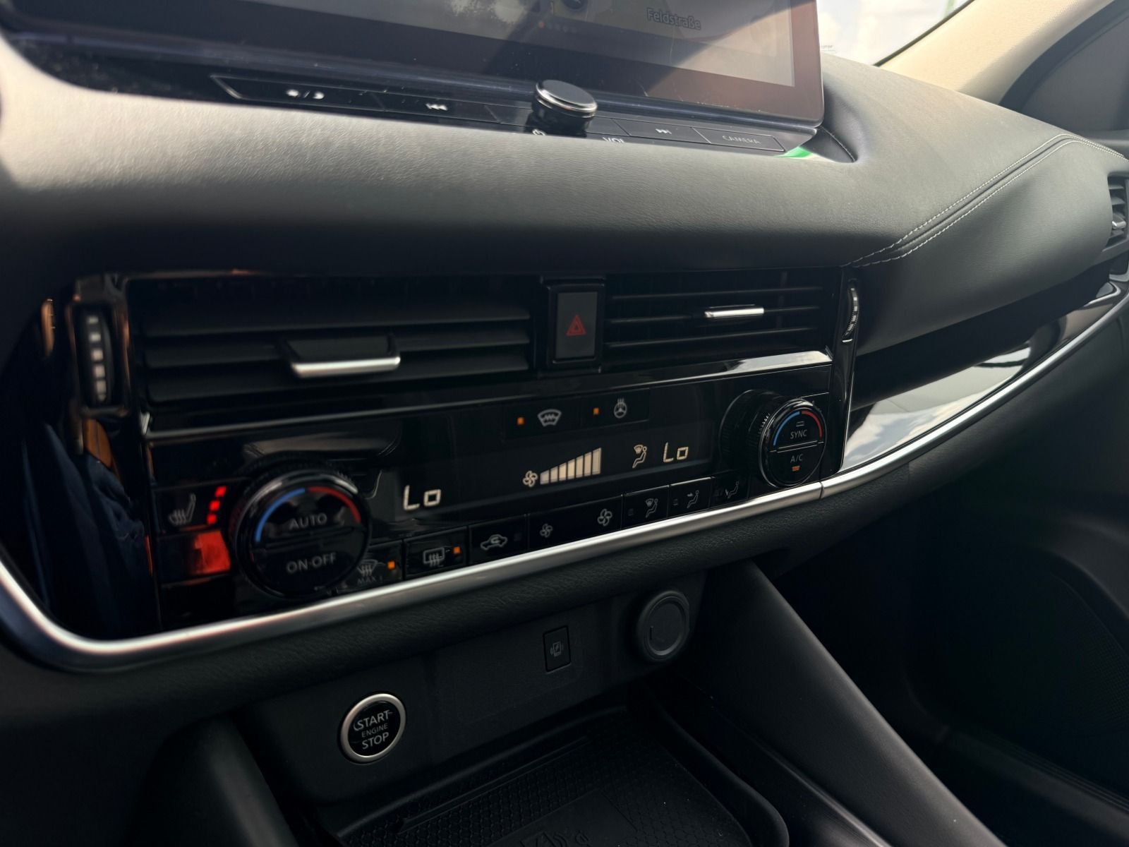 Fahrzeugabbildung Nissan Qashqai 1.3 DIG-T N-Connecta*360°Cam*Head-Up*eHe