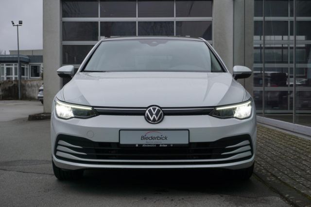 Golf VIII 1.5TSI Life PANO LED AHK 17 ALU WINTER