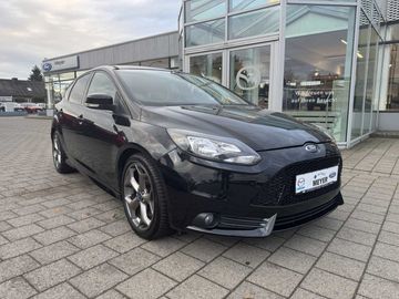 Ford Focus 2.0 EcoBoost ST NaviKlimaLMF