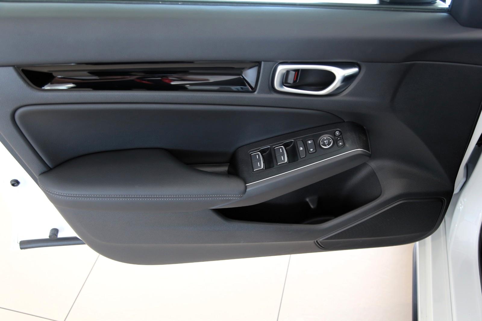 Honda Civic Lim. 5-trg. e:HEV Advance AZV Pano Bose