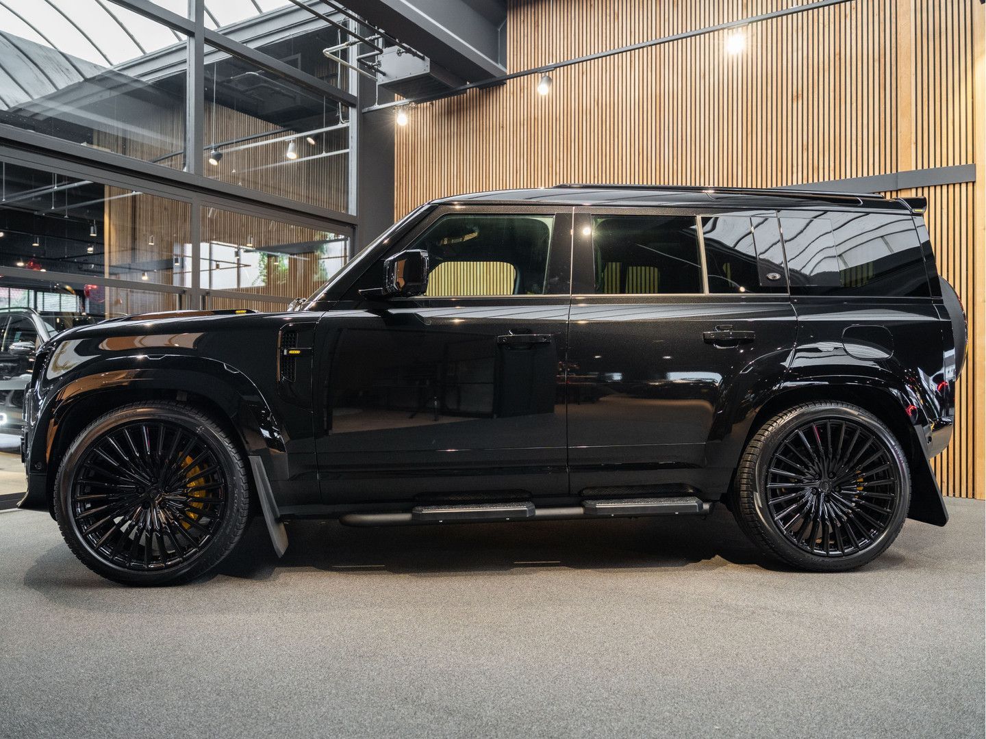 Land Rover Defender 110 Urban Automotive X-Dynamic HSE P300 imagem 3