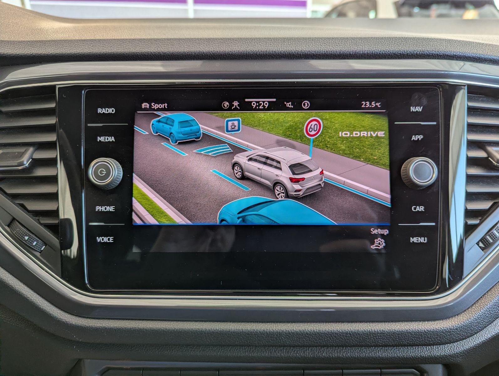 Fahrzeugabbildung Volkswagen T-Roc 1.5 TSI DSG 2x R-Line Sport Pano AID LED