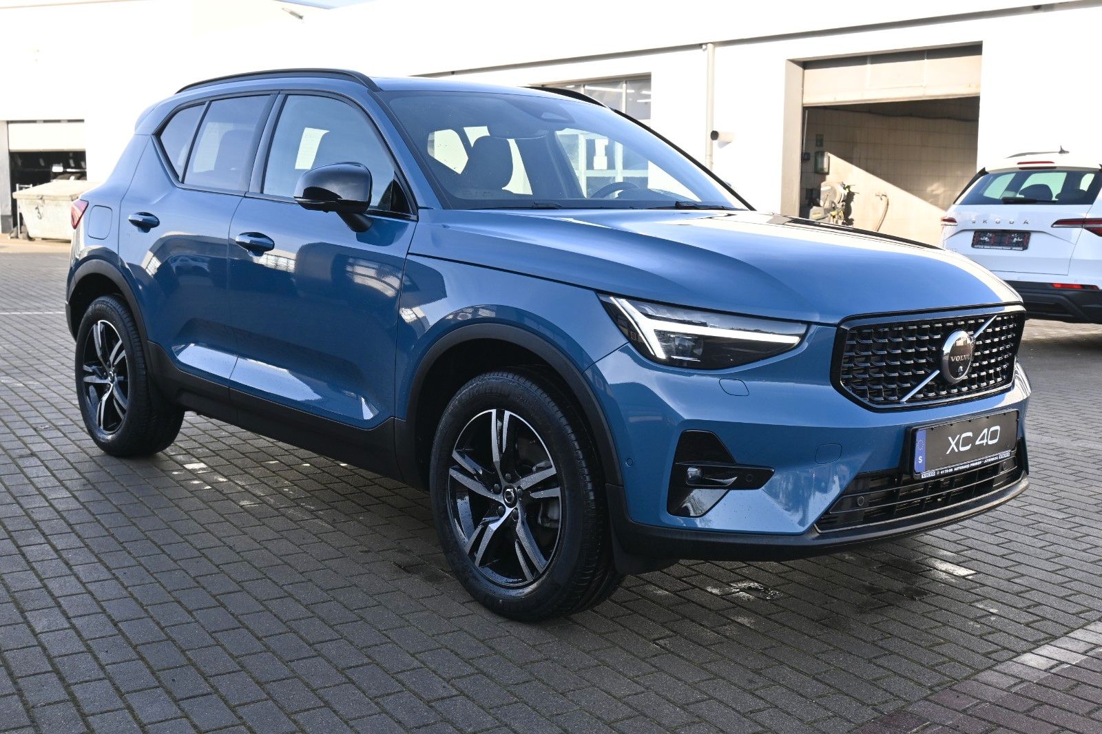 Fahrzeugabbildung Volvo XC40 B3 DKG Plus Dark*360°*PANO*ACC