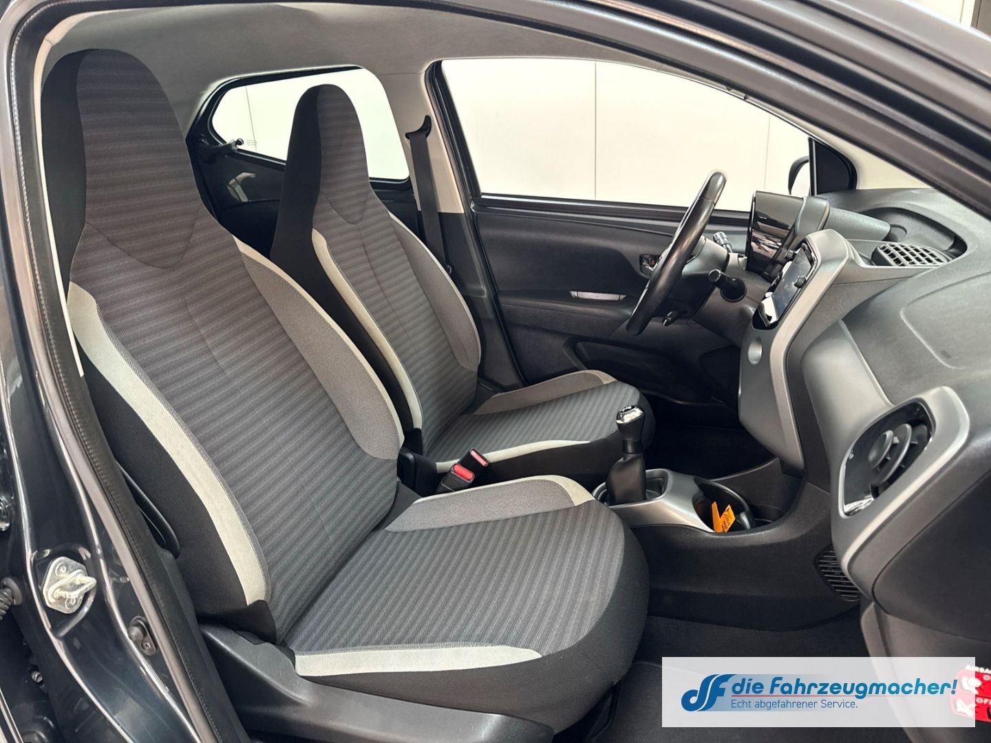 Fahrzeugabbildung Toyota Aygo X-Play Connect ACC Apple CarPlay Android Au