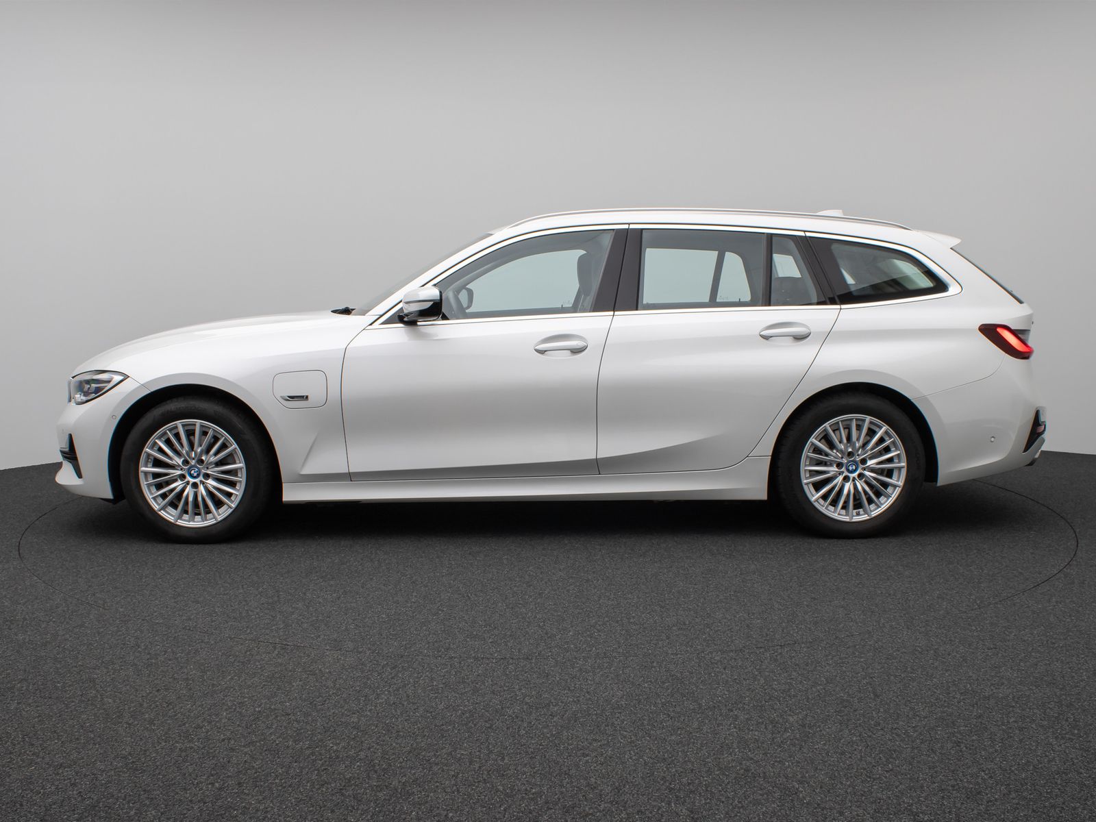 Fahrzeugabbildung BMW 320e xD Sport Line Panorama Kamera HiFi Komfort