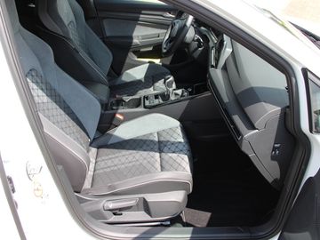 Volkswagen Golf VIII Variant 1.5 TSI R-line LED NAVI