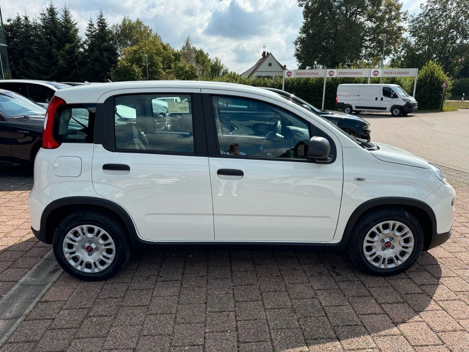 Fahrzeugabbildung Fiat Panda MY24 HYBRID 1.0 GS KLIMA WEISS