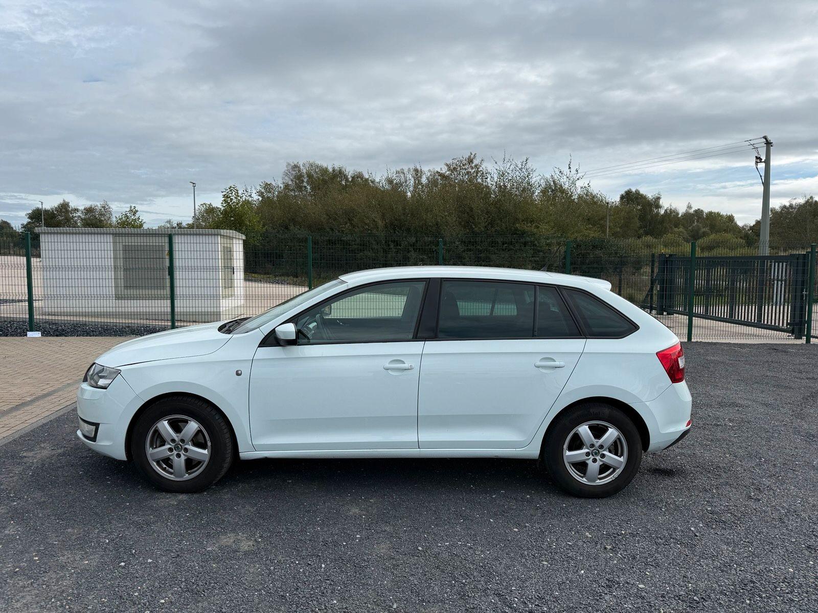 Skoda Rapid 2015 — rear view