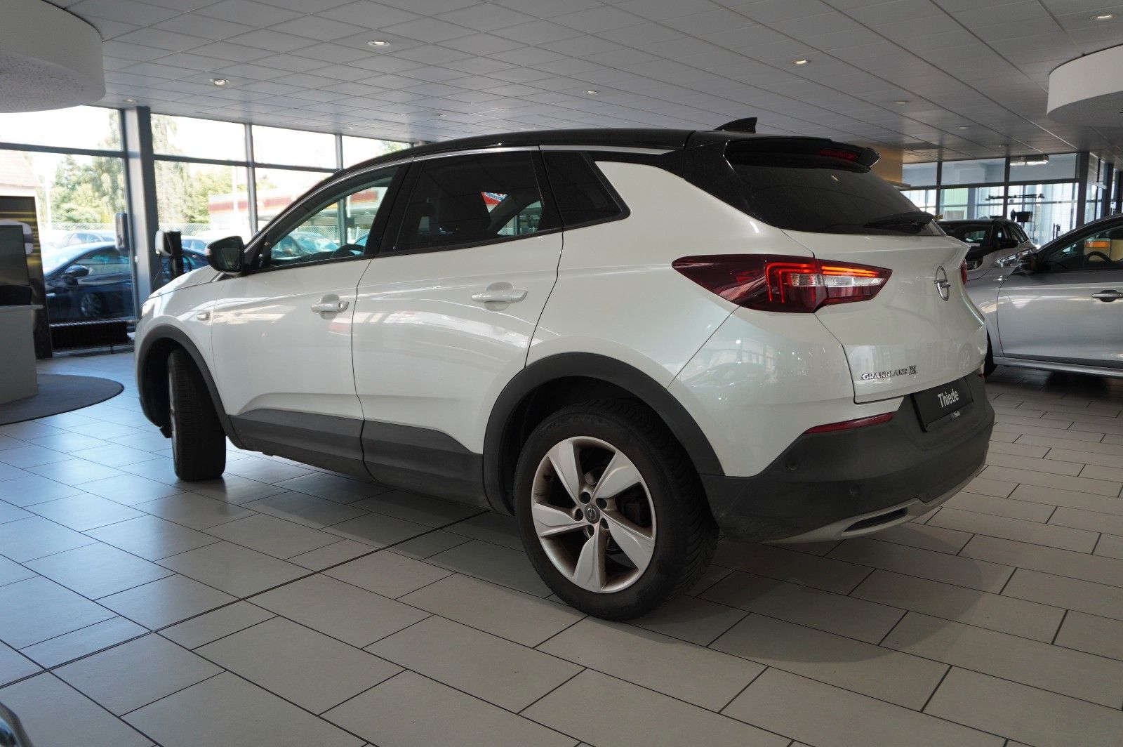 Fahrzeugabbildung Opel Grandland (X) 1.2T INNOV. NAVI/LED/KAMERA/PANO.