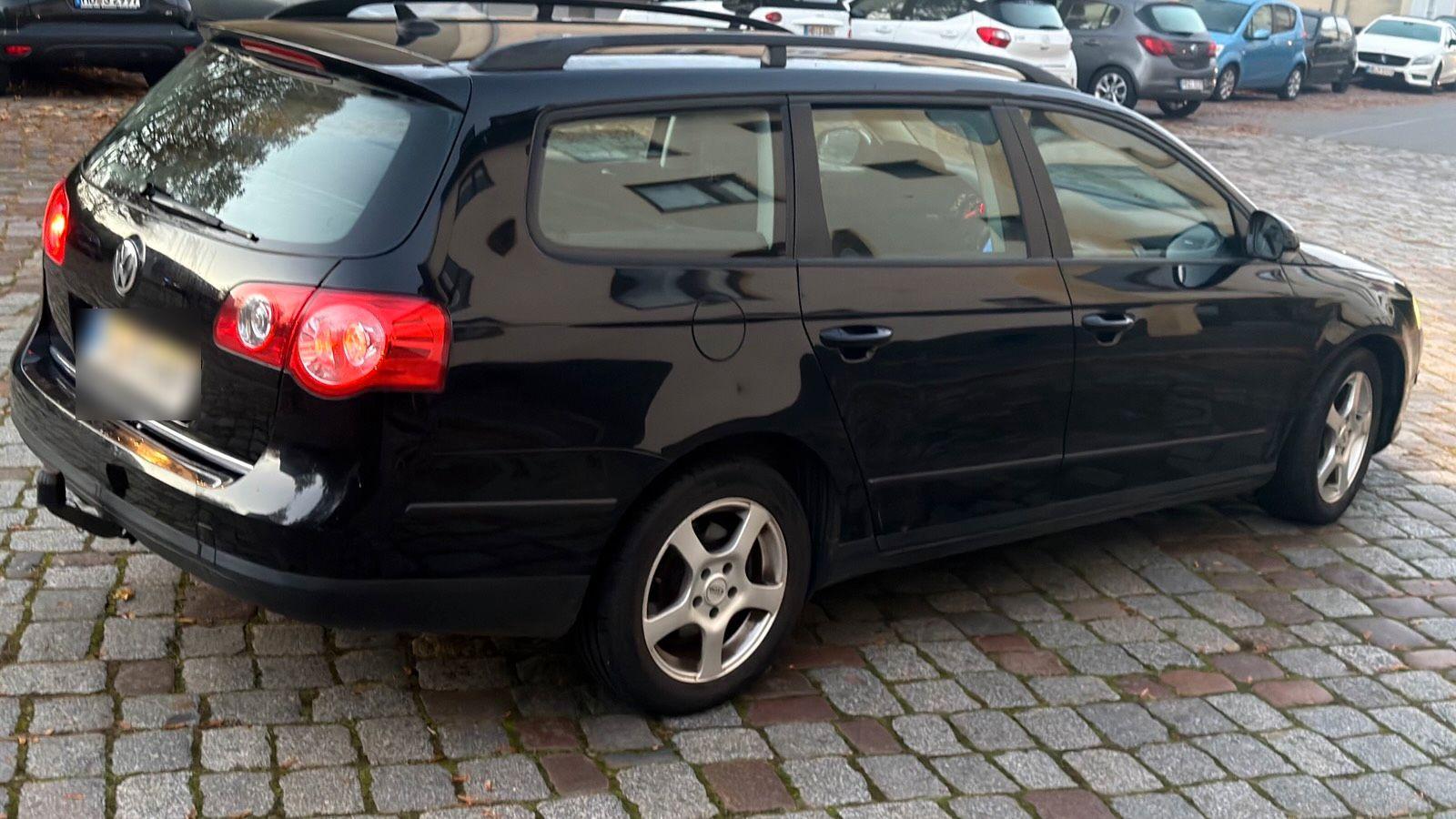 Volkswagen Passat 2009 — interior