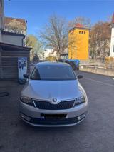 Skoda Rapid 1.2 TSI Active Spaceback Active - silberne Skoda Rapid