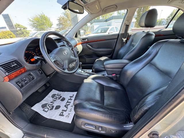 Toyota Avensis  2.4 Executive Liftback