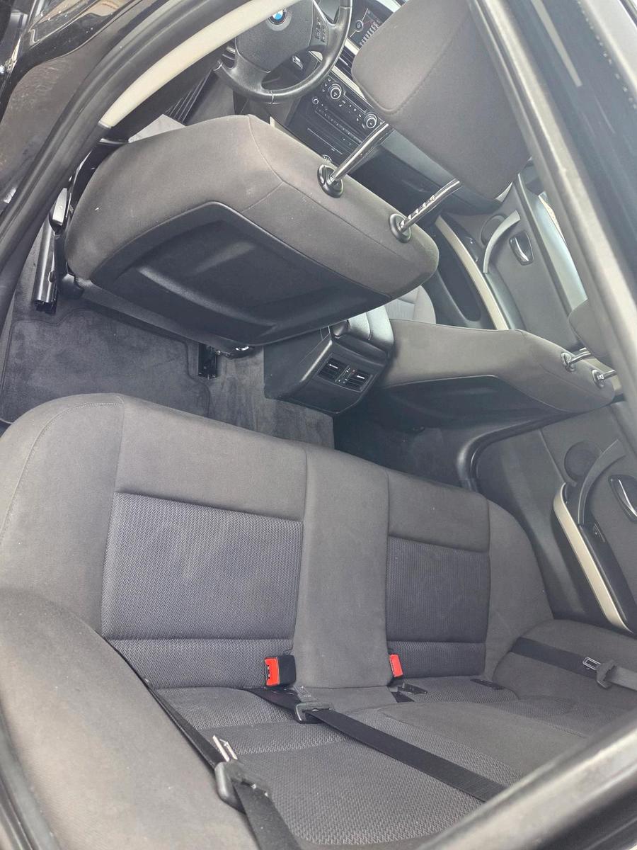 BMW 318 2012 — photo 9