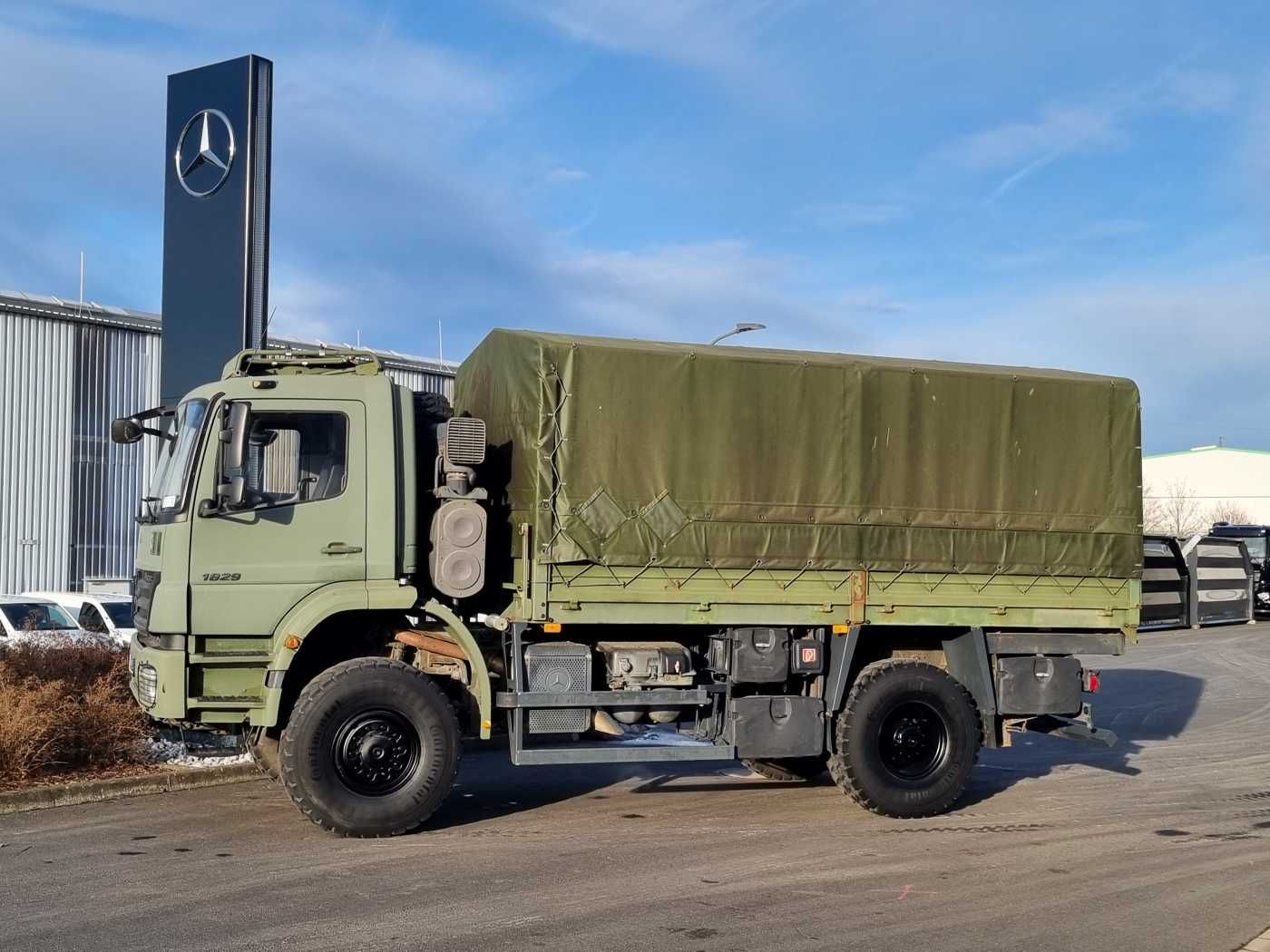 Fahrzeugabbildung Mercedes-Benz Axor 1829 A 4x4 Pritsche/Plane 10 Stück