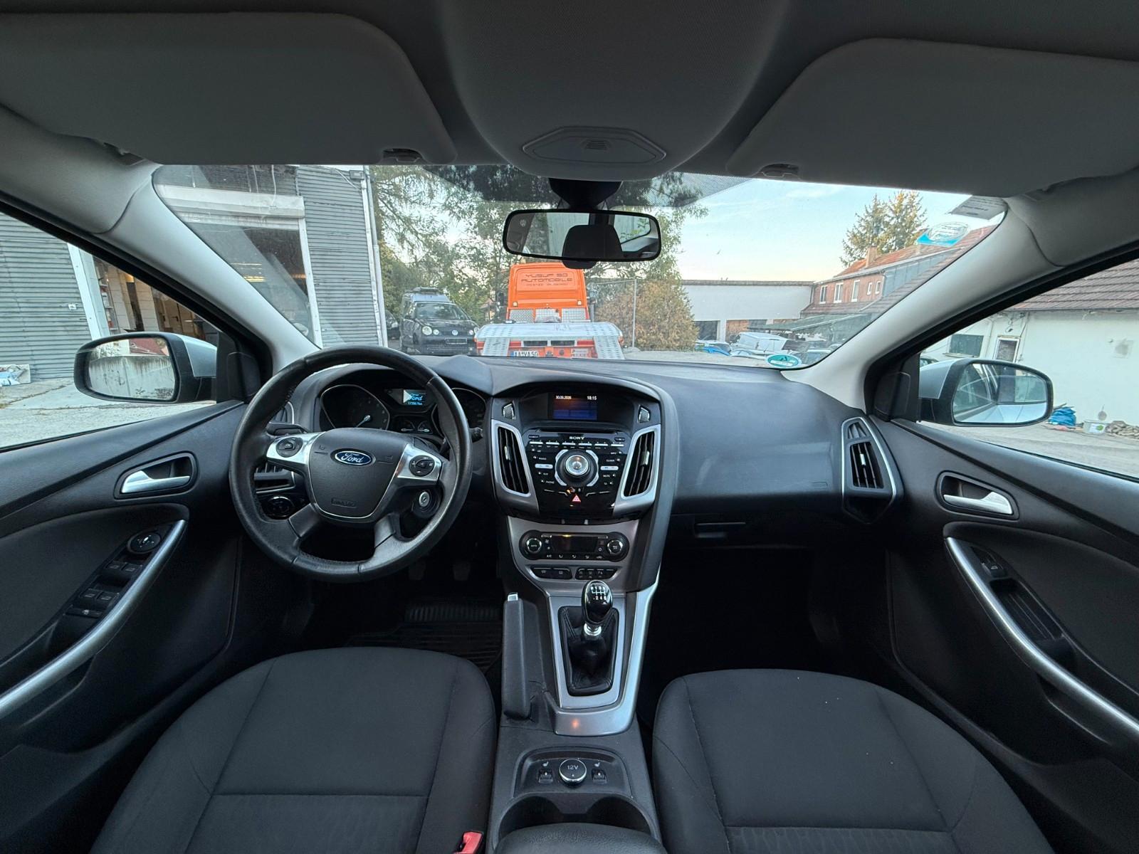 Ford Focus 2013 — photo 15