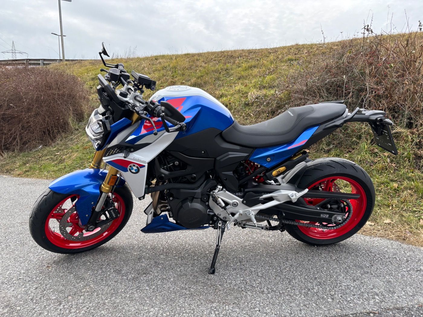 Fahrzeugabbildung BMW F 900 R Style Sport 2 Pakete