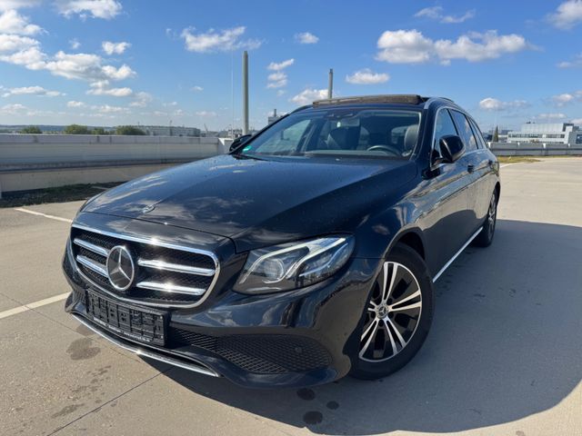 MERCEDES-BENZ E 220 d T Avantagrde NAVI*LED*PANORAMA*ASSISTENZ