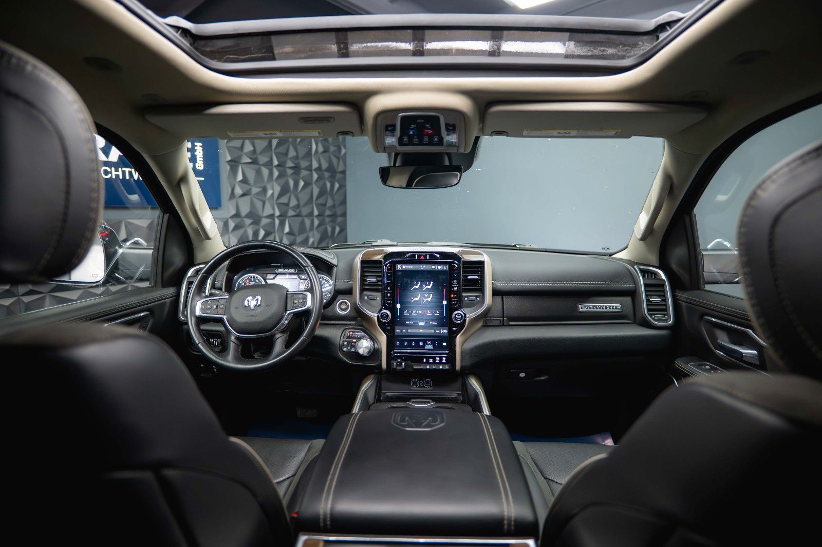 Fahrzeugabbildung Dodge RAM 5.7 V8 HEMI 4x4 LARAMIE PUNISHER *Pano*LED*