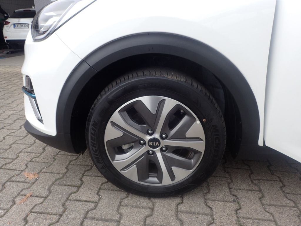 Fahrzeugabbildung Kia Niro e-Spirit 3-Phasen On Board Charger, Technik