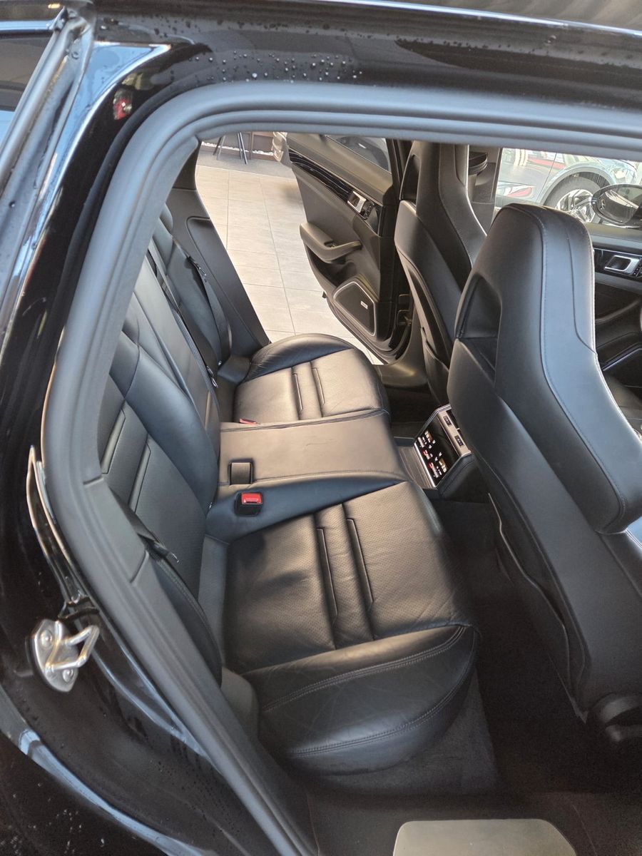 Fahrzeugabbildung Porsche Panamera Sport Turismo 4 E-Hybrid Platinum Editi