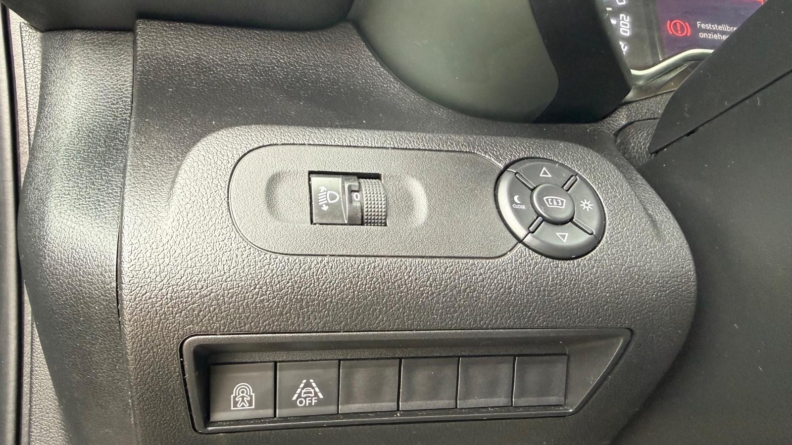 Citroën Berlingo BlueHDi XTR 7 SITZENAVI SERVICE TÜV NE