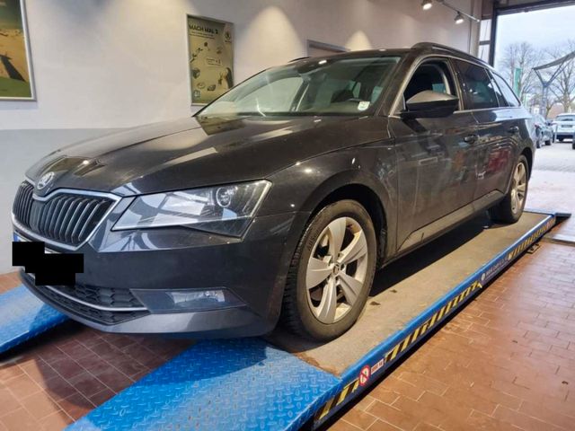 Skoda Superb Combi Ambition KAMERA SHZ NAVI DAB BI-XEN