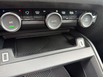 Citroën C4 Max Hybrid 145 Kam.+KeyLess+LED+Navi+SHZ
