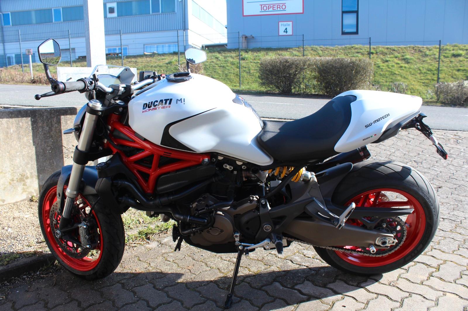Ducati Monster 821