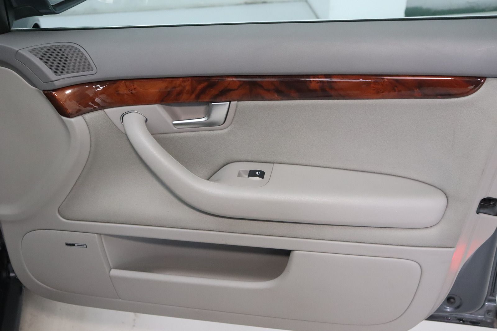 Fahrzeugabbildung Audi A4 Avant 3.2 V6 quattro * Navi * Xenon *