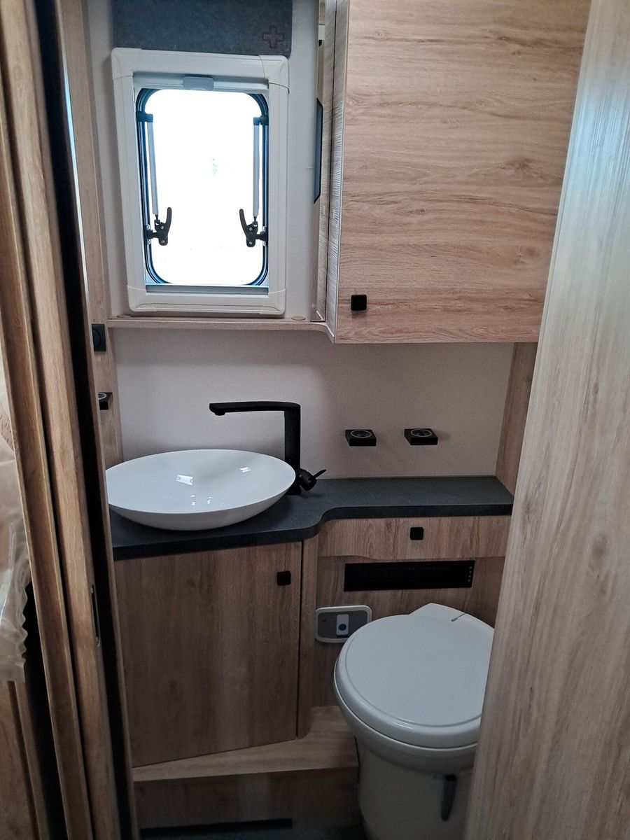 Fahrzeugabbildung Eura Mobil Integra Line IL 720 EF LUFTFEDERUNG